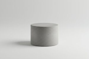 Betonowy walec o minimalistycznej formie na tle szarego tła