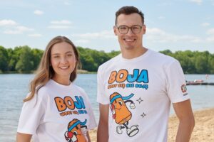 Monika Bruzda i Kacper Majchrzak w koszulkach kampanii „BoJa – Wody się nie boję”