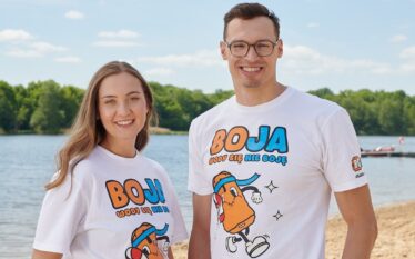 Monika Bruzda i Kacper Majchrzak w koszulkach kampanii „BoJa – Wody się nie boję”