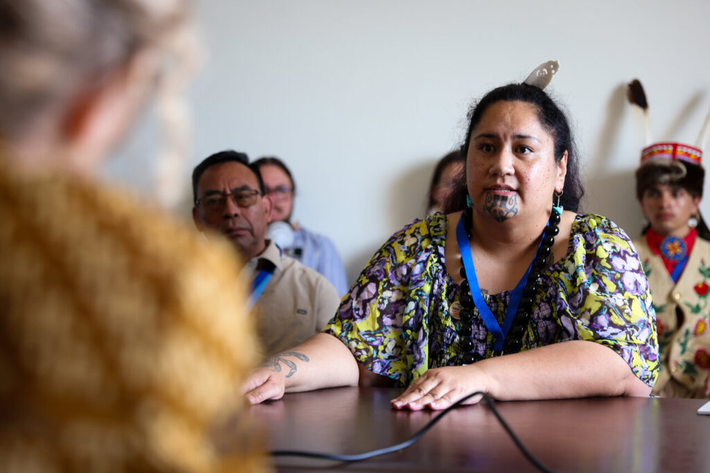 Panel dyskusyjny podczas negocjacji ONZ w Genewie o traktacie plastikowym.