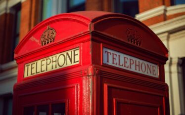 Czerwona budka telefoniczna w Londynie