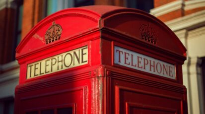 Czerwona budka telefoniczna w Londynie