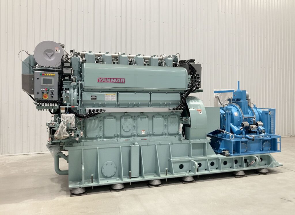 Prototyp morski silnika wodorowego Yanmar prezentowany w hali testowej