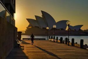 Widok na Sydney Opera House o wschodzie słońca – symbol nowoczesnej Australii