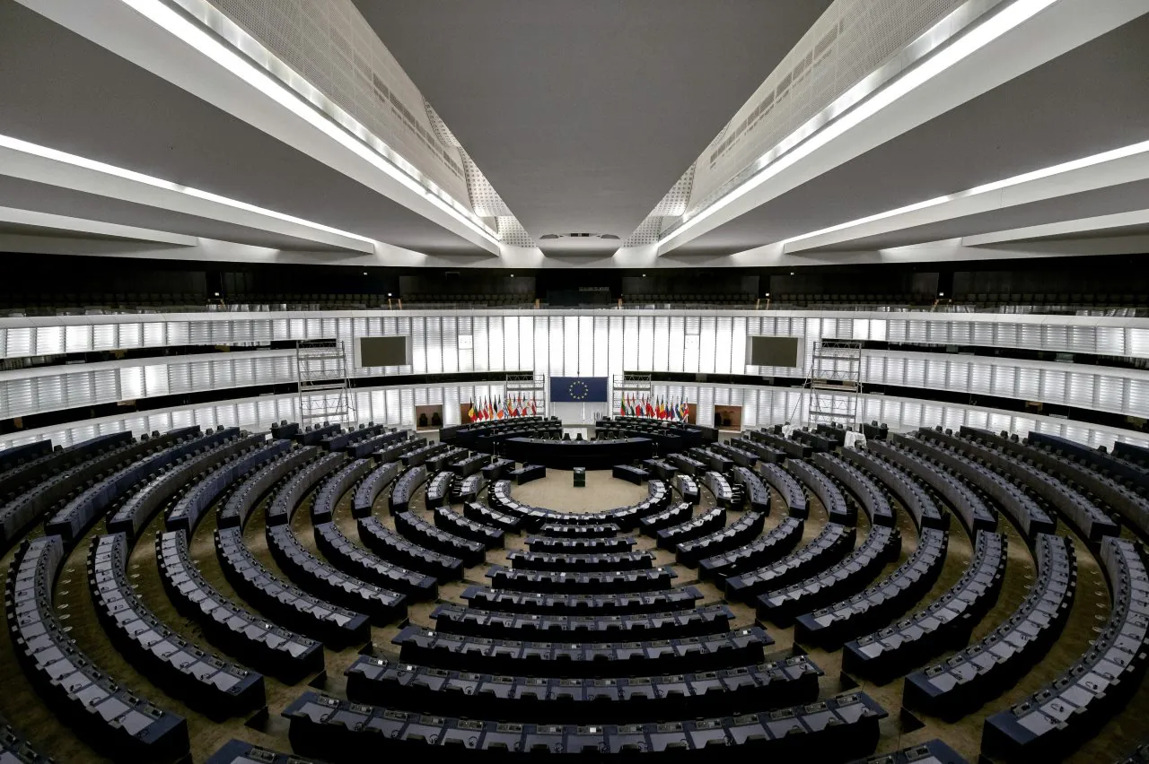 Sala obrad Parlamentu Europejskiego w Brukseli podczas posiedzenia plenarnego